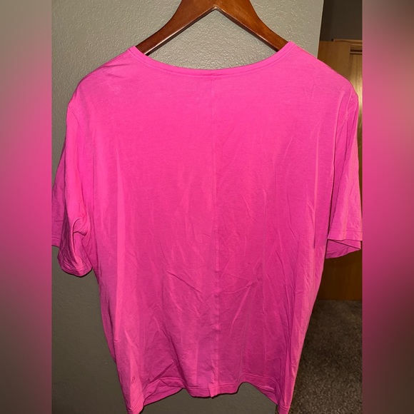Lululemon Athletica Crescent T-Shirt Sonic Pink! - Picture 2 of 4